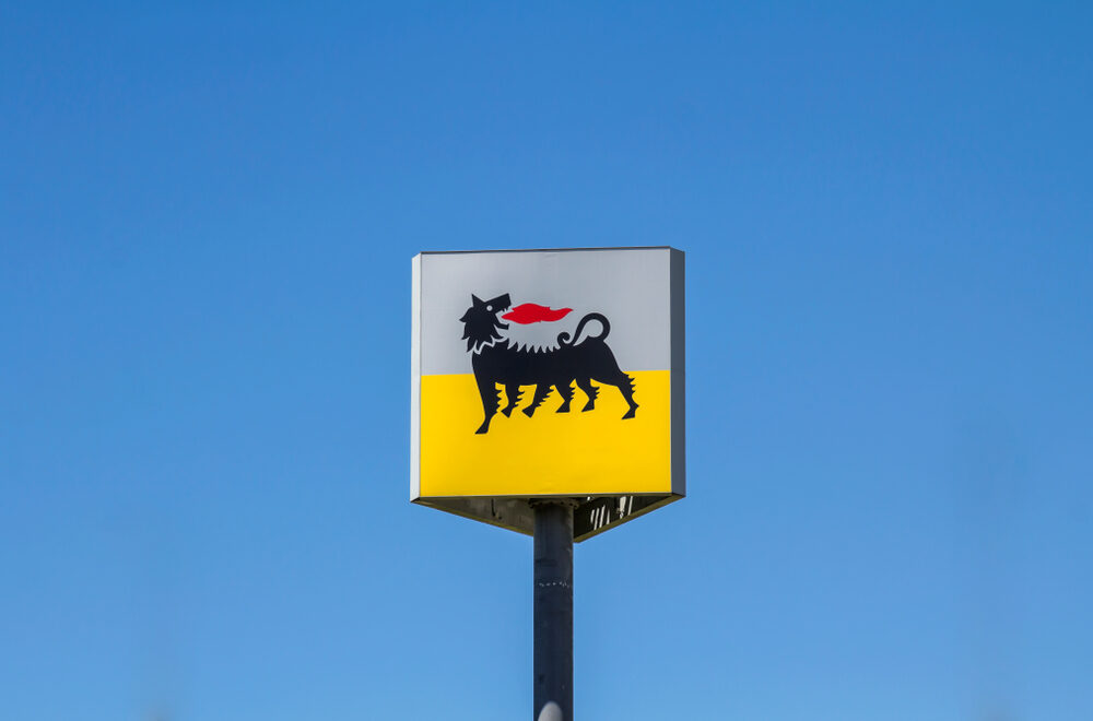 Logo di Eni con grafico di crescita